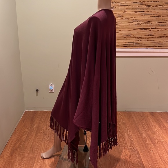 Robbi & Nikki Burgundy Shawl Cape With Fringe In Wool Blend Long And Soft O/S - Picture 5 of 7